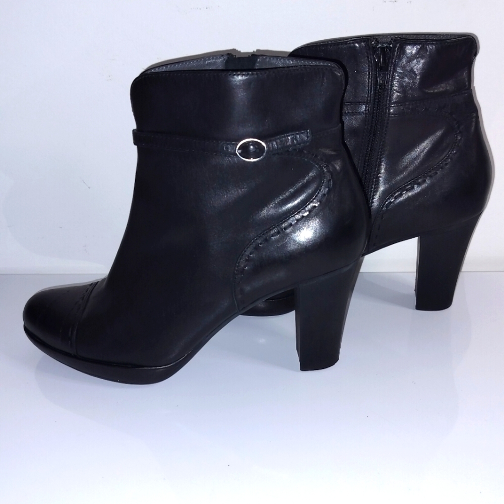 Camper- Women's Black Leather Boots, Zippered Boot, Size 7.5